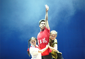 2004年12月，我司舞蹈《人水魂》參加廣東省首屆民營企業文藝匯演獲得銀獎