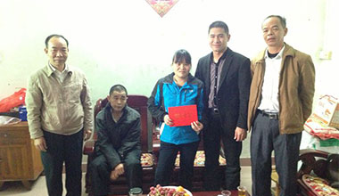 廣東霸王花集團領(lǐng)導(dǎo)開展“送溫暖 獻愛心”走訪慰問活動