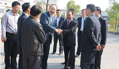 國家食藥監(jiān)總局尹力副局長蒞臨我司檢查指導(dǎo)工作