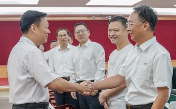 勇?lián)鐣?huì)責(zé)任，助力鄉(xiāng)村振興 ▏廣東霸王花集團(tuán)在“6.30”活動(dòng)儀式現(xiàn)場(chǎng)再度認(rèn)捐100萬(wàn)，持續(xù)助力鄉(xiāng)村振興