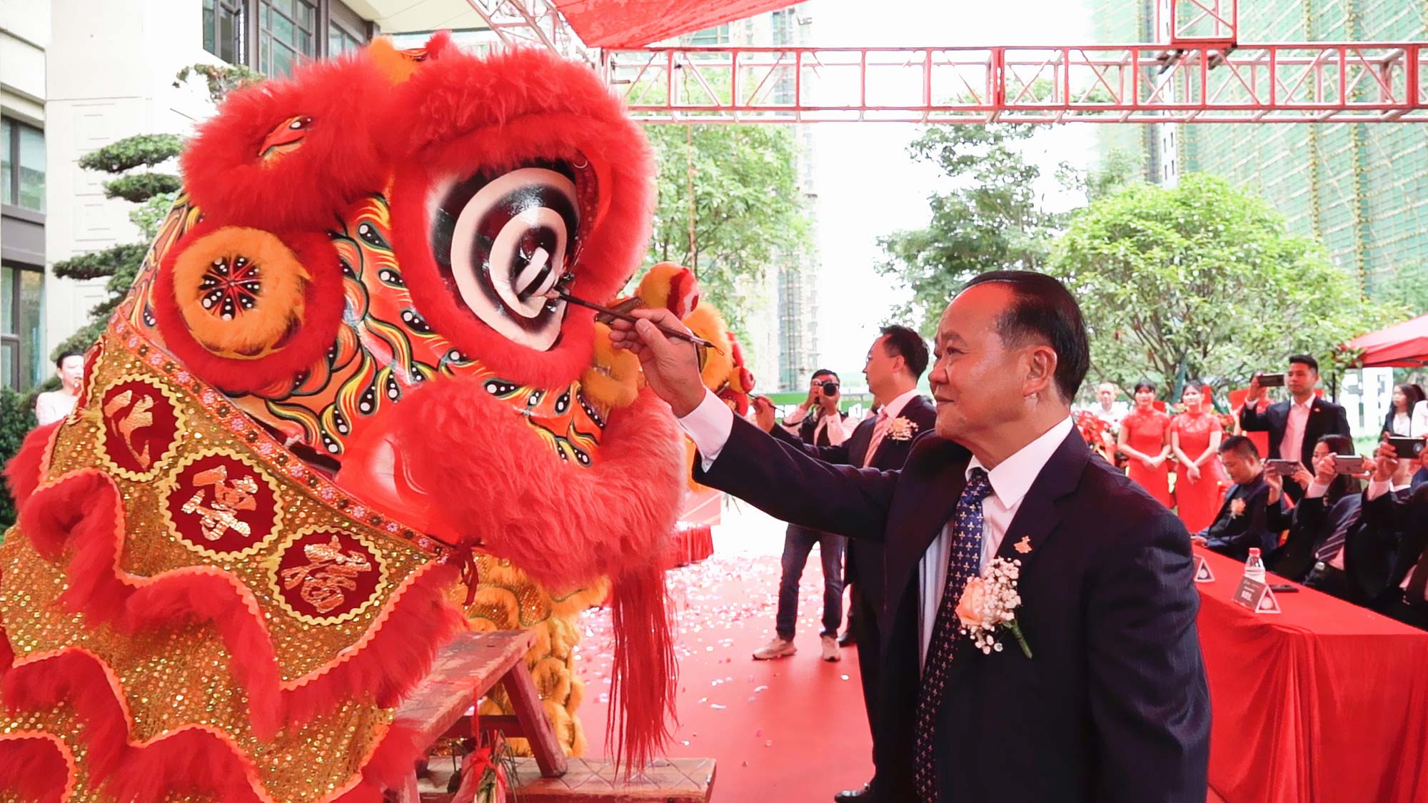 1634177135872948.jpg 董事長點(diǎn)睛照片_.jpg