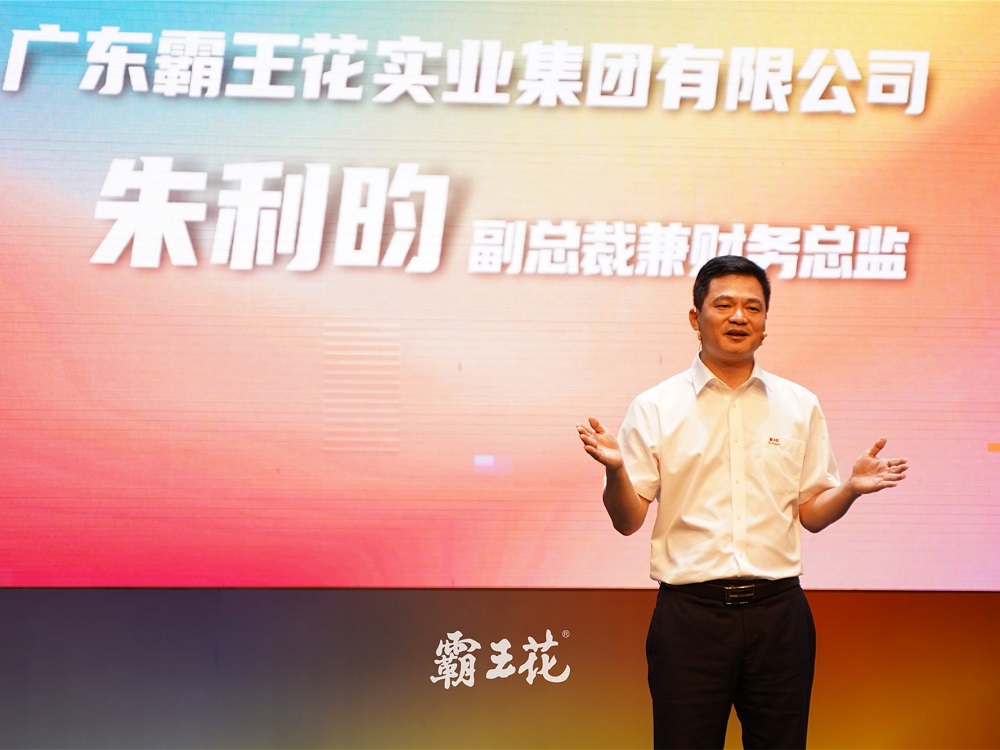 集團(tuán)副總裁兼財(cái)務(wù)總監(jiān)朱利昀解說.jpg